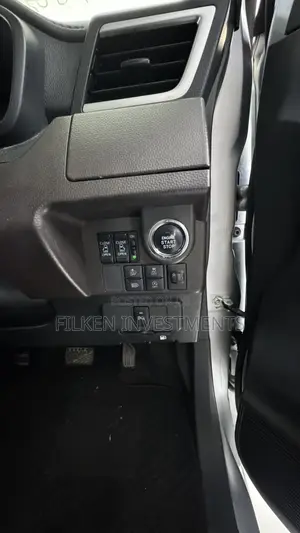 Toyota Roomy 1.0 FWD 2021 Silver