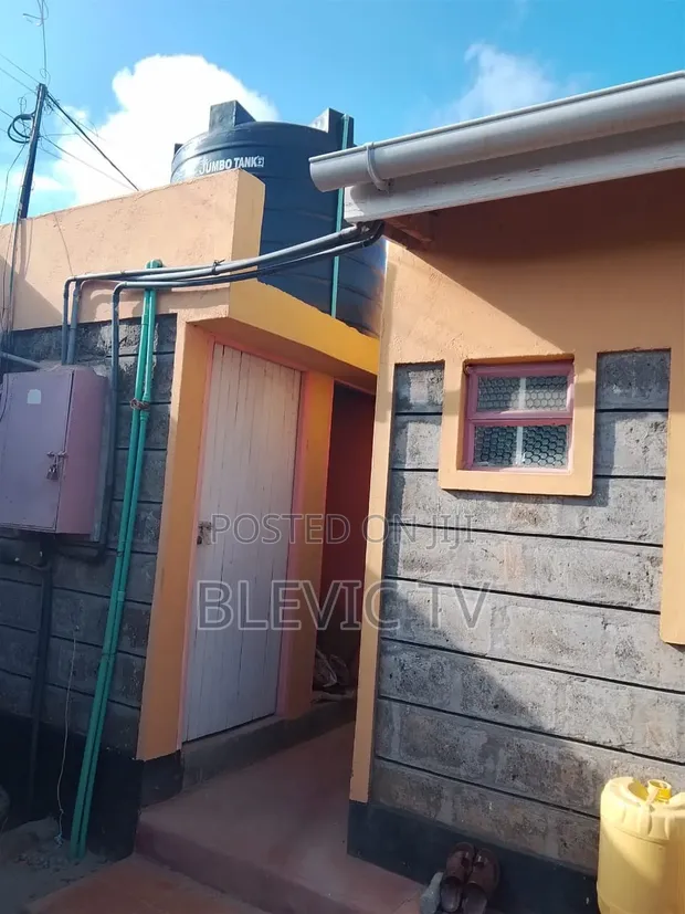 Kitalu cha Makazi cha Bedsitters Kajiado - 1