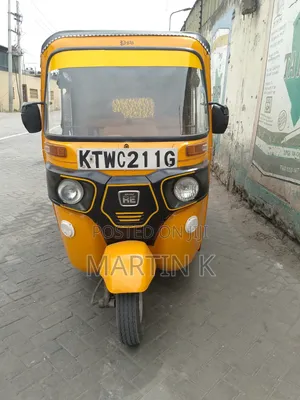 Bajaj RE Tuk-Tuk 2021 Dhahabu