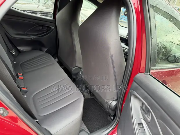 Toyota Yaris 1.5 Sedan L 2020 Maroon - 1