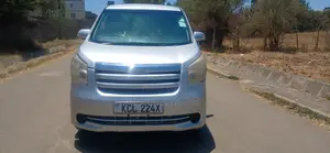 Toyota Noah 2.0 143hp FWD (8 Seater) 2009 Silver