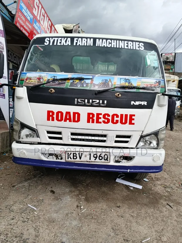 Truk Isuzu NPR Flatbed - 1