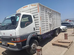 Mitsubishi FH215 Lori la Boksi