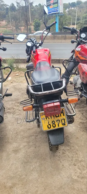 Honda CB 2025 Nyekundu