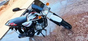Bajaj Boxer 150 UG 2025 - White