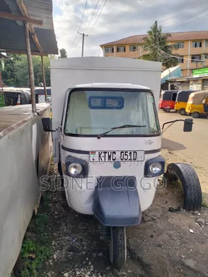 Piaggio Scooter 2023 - Nyeupe