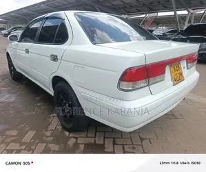 Nissan Sunny 2003 Nyeupe