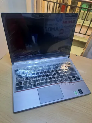 Laptop Fujitsu 8GB RAM, 500GB HDD, Intel Core i5