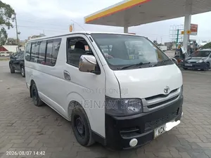 Toyota HiAce 2009 Nyeupe