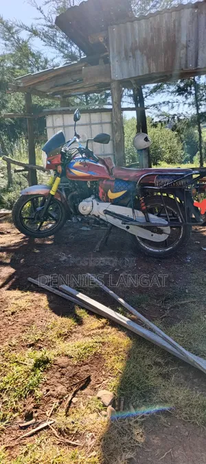 Bajaj Boxer 150 UG 2021 Nyekundu
