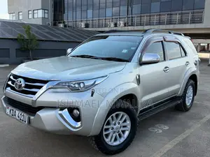 Toyota Fortuner 2.7 AWD 2013 Nyeupe