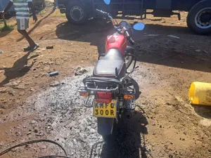 Honda XL 125 2021 Nyekundu