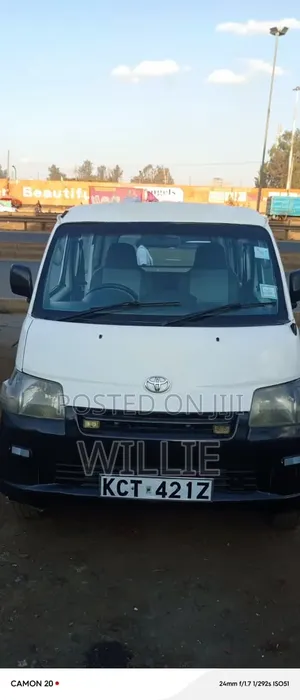 Toyota TownAce Van 2011 Nyeupe