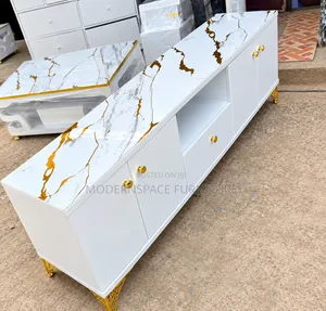 TV Stand Nyeupe ya Kisasa na Muundo wa Marumaru ya Dhahabu
