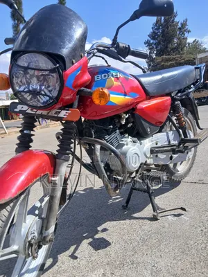 Bajaj Boxer 125 2025 Nyekundu