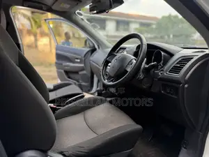 Mitsubishi RVR 2019 Nyeupe