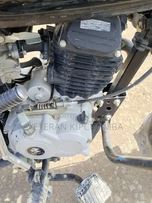Bajaj Boxer 125 2025 Nyeusi