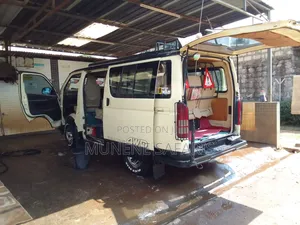 Toyota HiAce 2008 Beige Van ya Safari