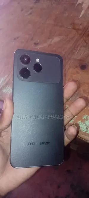 Tecno Spark 40 256GB Kijivu (Iliyo tumika)