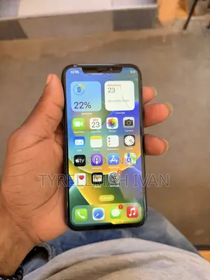 Apple iPhone X 256GB Nyeusi (Skrini Imevunjika)
