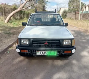 Mitsubishi L200 2005 Nyeupe