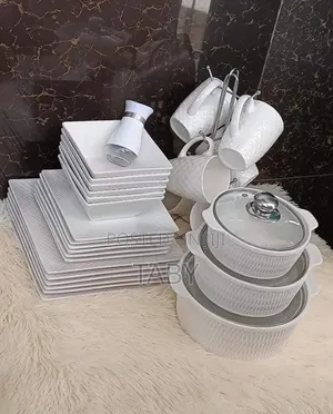 Brand New Signature Housewares 28-Piece Dinner Set