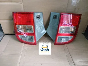 Reflectors za Bampa ya Nyuma Toyota Isis (Nyekundu)