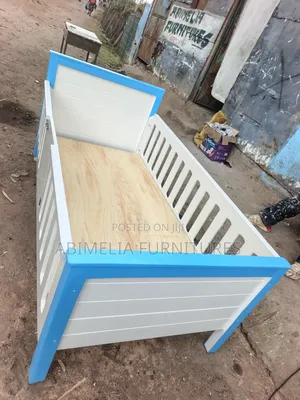 Kitanda cha Toddler Nyeupe na Bluu