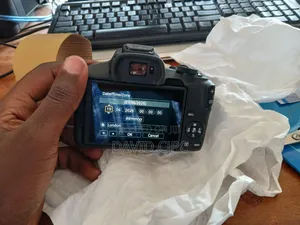 Canon EOS R50 Mirrorless Camera with 18-45mm Lens