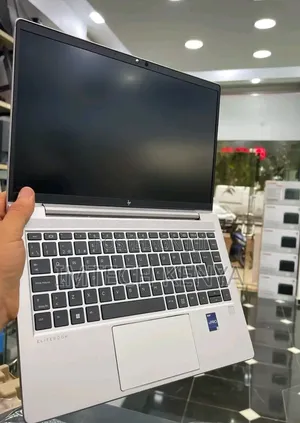 Laptop HP EliteBook 630 G10: 16GB RAM, 256GB SSD, Core i5