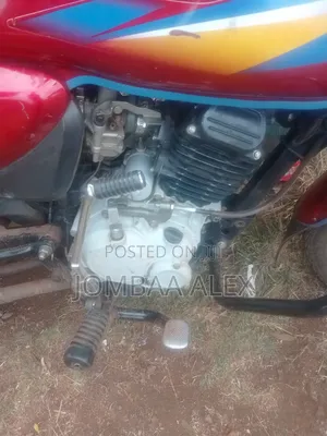 Bajaj Boxer 125 2024 Nyekundu