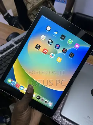 Apple iPad 9.7 (Kizazi cha 6) 128GB Kijivu WiFi