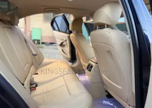 BMW 320i 2012 Blue