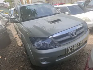 Toyota Fortuner 2007 Nyeupe