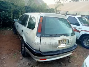 Toyota Carib 2001 Nyeupe