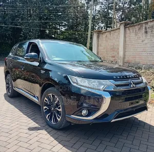 Mitsubishi Outlander 2.0 PHEV AWD 2015 Nyeusi