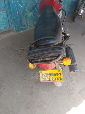 Bajaj Boxer 125 2026 Nyekundu