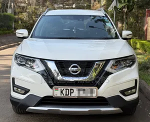 Nissan X-Trail 2017 Rangi ya Loti