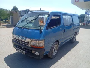 Toyota HiAce 2002 Bus