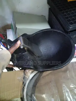 Kinywaji cha Maji cha Wanyama Kilicholindwa na Unyevu - Chuma cha Kutupwa