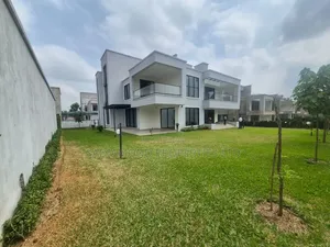 Nyumba ya Vyumba 5 na DSQ Runda Inauzwa