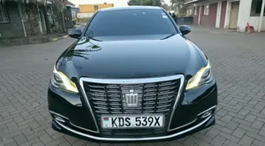 Toyota Crown Royal 2016 Nyeusi