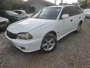 Toyota Caldina 2002 Nyeupe