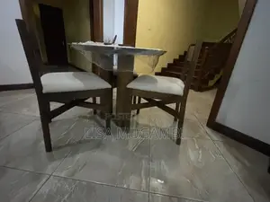 Lisa Meza ya Kula ya Mbao ya Watu 3