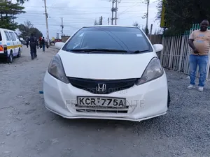 Honda Fit 2011 Nyeupe