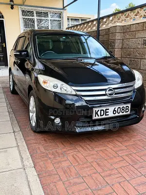 Nissan Serena 2014 Nyeusi 7 Seater