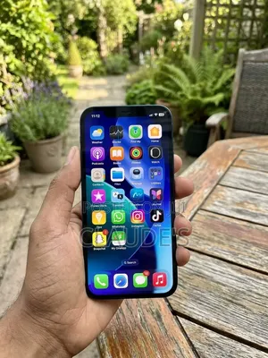 Apple iPhone 12 64GB Nyeusi