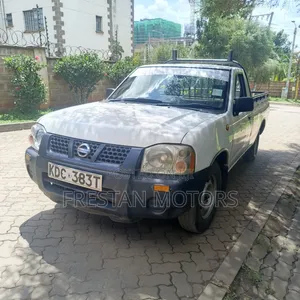 Nissan Hardbody Pickup 2002 Nyeupe