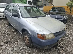 Nissan Wingroad 2002 Nyeupe