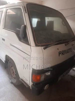 Nissan Caravan (Urvan) 2002